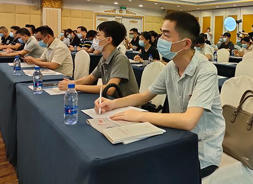 ���ŵ�Ⱥ�칫�����δ������롰ѧϰ�᳹ʡ��ʮ���ε����ᾫ�����������й���